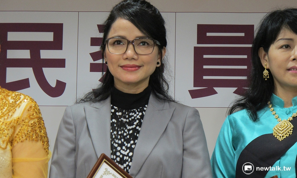 民進黨22日成新住民事務委員會，主任委員陳凰鳳致詞時表示很榮幸、也很緊張。 圖：林朝億/攝