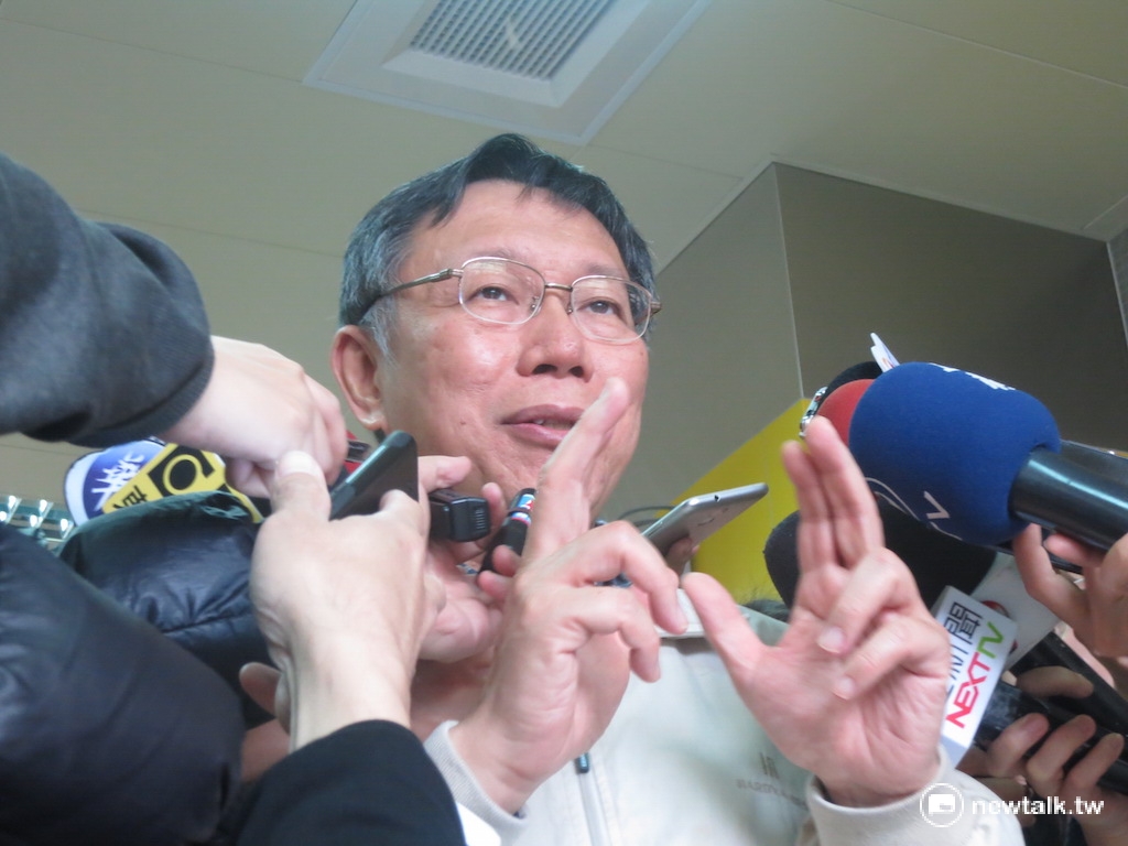 台北市長柯文哲在選舉期間提出的社會住宅「4年2萬戶完工」政見，卻在上任後變成「4年1萬8千戶動工」，柯文哲13日表示，政見沒有跳票，只是「政策調整」。 圖：新頭殼資料照片。