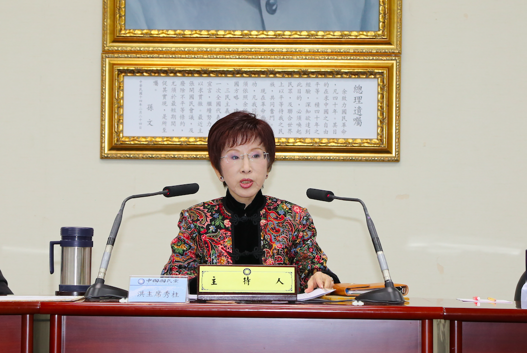 國民黨主席洪秀柱22日在中常會上埋怨表示，針對黨務選舉及黨工退休金現在矛頭全對準她。 圖：國民黨文傳會提供