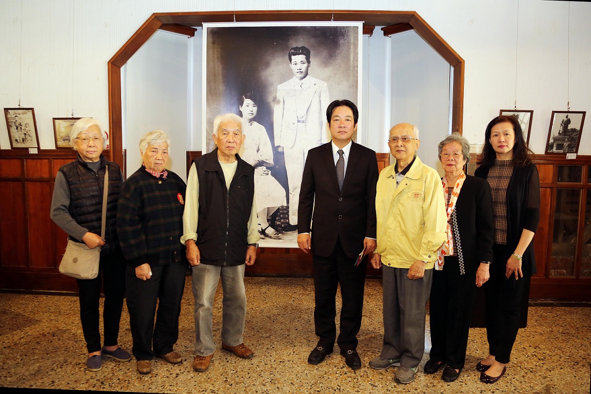 台南市長賴清德和各界代表共同主持「亂世英魂-湯德章律師逝世70週年紀念活動」開幕典禮。 圖：黃博郎/攝