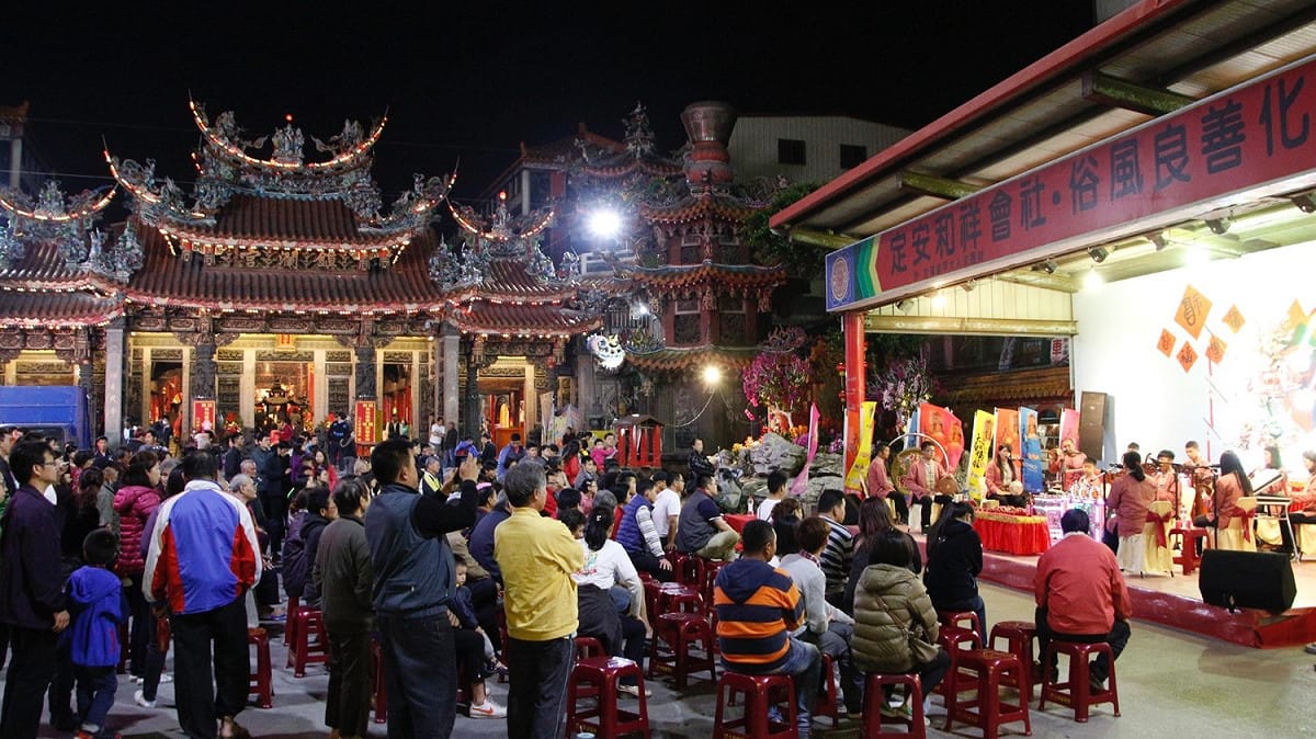 台灣傳統戲曲發展與宗教酬神活動有密切的關係，有濃厚的在地性與草根性，「台中媽祖國際觀光文化節」每年都會舉辦各種「起駕戲」酬神謝恩，吸引許多人到現場感受昔日的廟會風華。 圖：翻攝於大甲鎮瀾宮網站