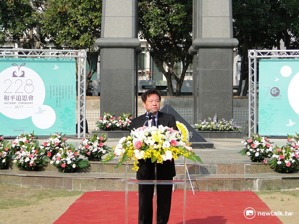 受難者家屬代表王克紹上台致詞表示，228慘案就是政治案件，當時國民黨極權統治的當權者必須負責，元凶就是蔣介石。 圖：黃博郎/攝
