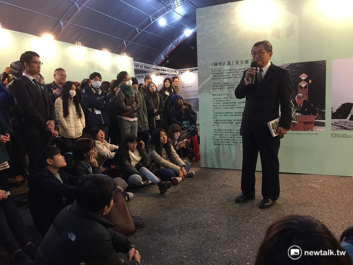 「共生音樂節」透過「真人圖書館」活動，邀請到鄭南榕的親屬鄭清華等人，親臨現場與現場民眾談論二二八事件。 彭素華攝