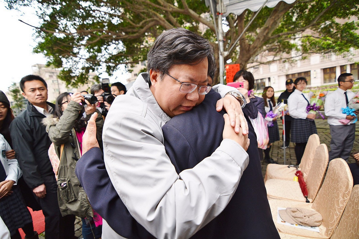 桃園市長鄭文燦28日在蘆竹區二二八紀念公園所舉辦的「桃園市二二八事件70週年紀念活動」，鄭文燦市長表示，政府對於228事件的反省，應該要找出真相，這不只是撫慰受難者家屬心情，而是一個國家應盡的義務。 圖：翻攝自桃園市政府官網