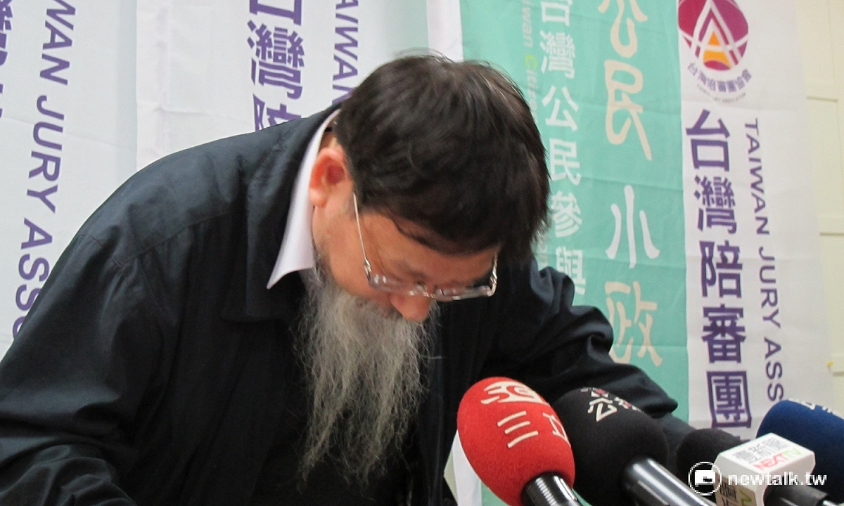 台灣陪審團協會理事長張靜1日召開記者會說，現在應該大約90-95%法官是不收錢的，所以，他向這些盡忠職守、清廉自持的司法官們道歉。 圖：林朝億/攝