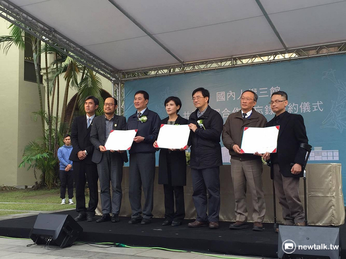 文化部長鄭麗君1日出席「台北228紀念館、228國家紀念館及國家人權博物館籌備處」1日簽署合作備忘錄，針對228事件史料進行資源整合。 圖：鄭佑漢/攝