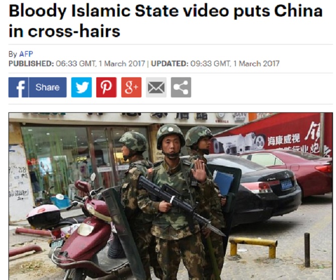 根據英國媒體報導，伊斯蘭國(IS)發布一個30分鐘視頻顯示，來自中國新疆的維吾爾武裝份子誓言要返回家鄉，讓那裡「血流成河」。 圖：翻攝Daily Mail官網