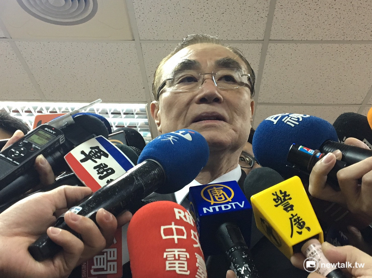 針對清泉崗爆出染毒風波，馮世寬2日強調，他對於部屬有信心，複驗陽性反應的士兵，「可能是吃了感冒藥後有出現不同反應」。 圖：鄭佑漢/攝