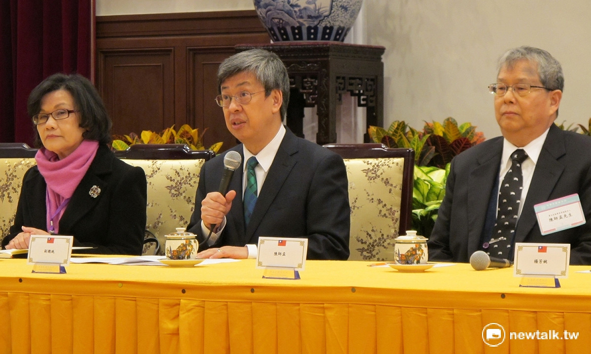 副總統陳建仁（中）2日表示，修憲門檻高，在廢除監察院前，仍然要讓其正常運作，保障人民權益。 圖：林朝億/攝