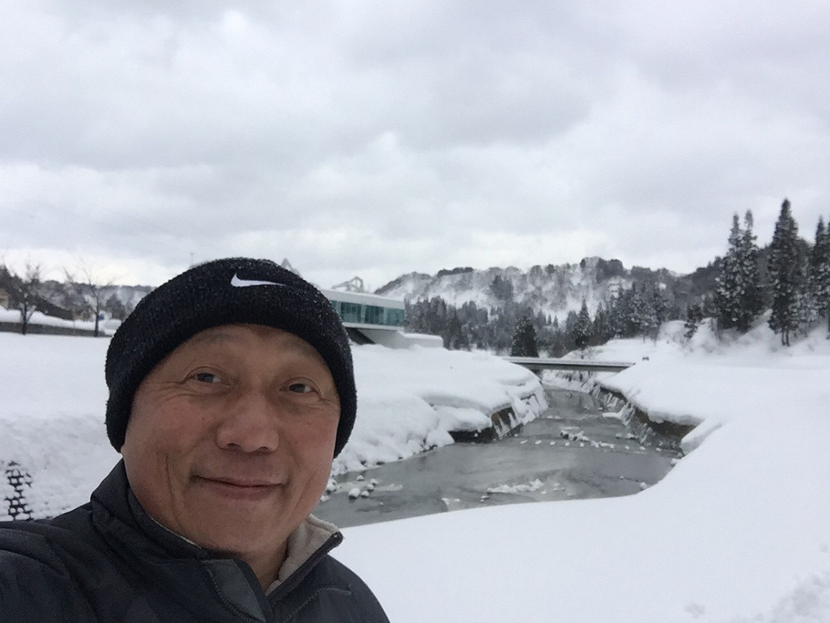 擅長環境空間創作的藝術家林舜龍，今年再度受邀參展「2017越後妻有SNOWART冬季藝術祭」。大地藝術祭已經是世界最大型國際戶外藝術節，以農田大地為舞台、藝術當橋梁，連繫人與自然。 圖：林舜龍提供