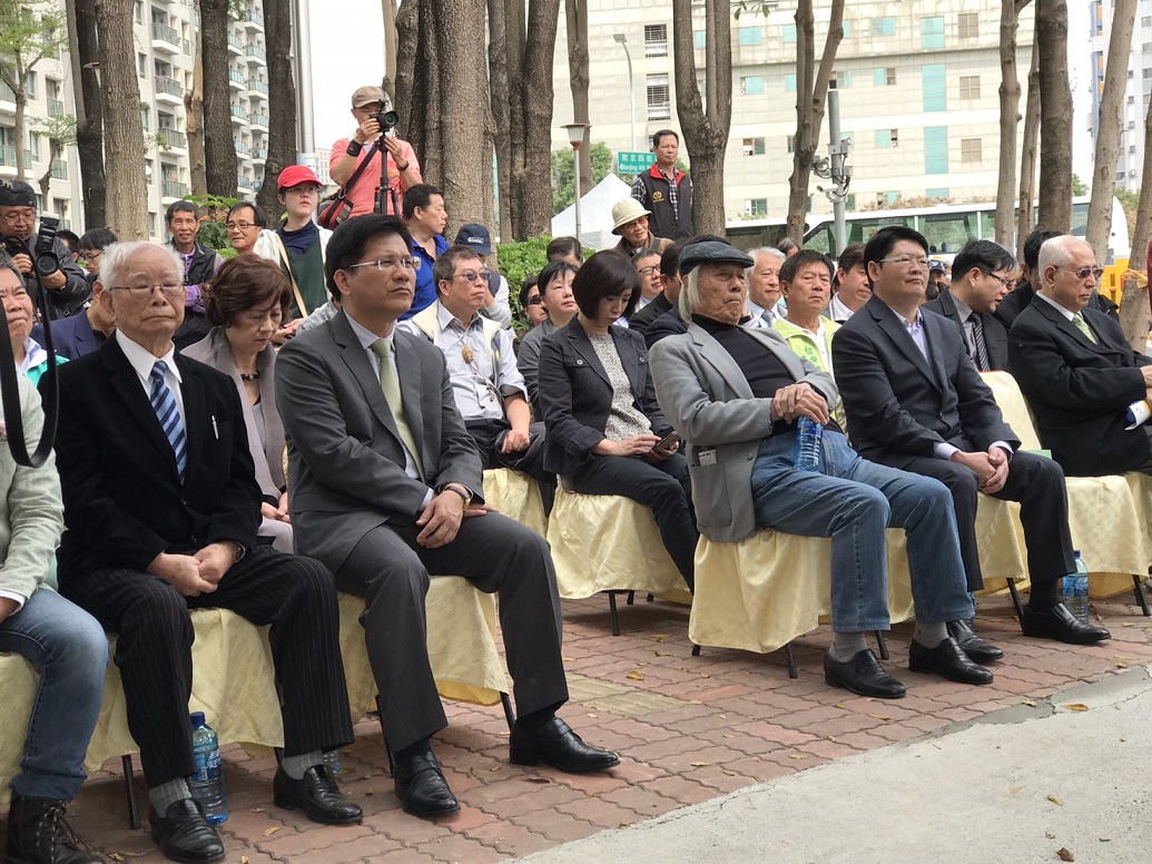 對二七部隊，台中市長林佳龍強調是台中精神，而當年二七部隊長鍾逸人、警備隊長黃金島都己逾90高齡，表示能在生前看到這座紀念碑矗立，是一生重大夢想的實現。 圖：新文化協會提供