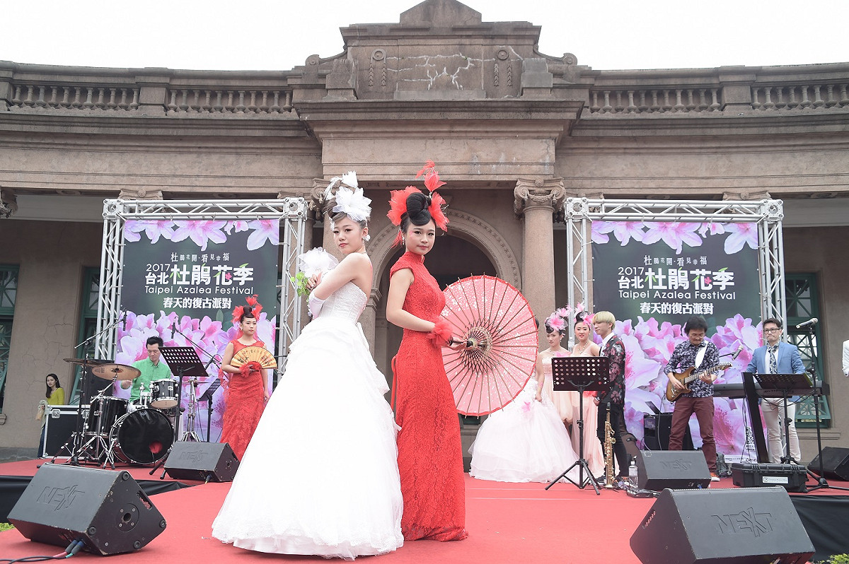 復古婚紗秀，讓大家感受新嫁娘與花朵爭艷的歡樂氣氛。 圖：台北市政府提供