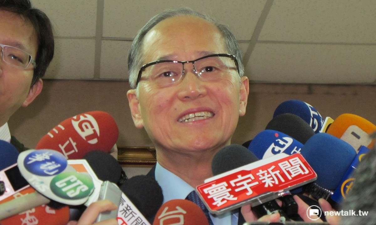 外交部長李大維6日前往立法院外交國防委員會備詢，對於台灣駐外單位改名問題，表示已在接洽中。 圖：林朝億/攝