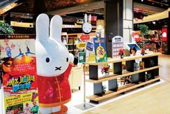 近來天氣狀況不穩，室內的GlobalMall桃園A8可讓大小朋友們開心玩一整個下午。(桃園市龜山區復興一路8號 電話：03-328-7599營業時間：週一∼週日11：00∼22：00) 圖：翻攝自桃園捷運公司網站