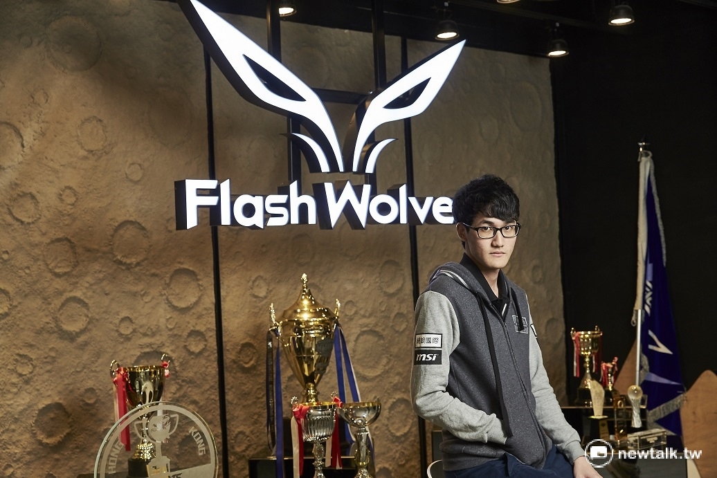 Karsa作為閃電狼的隊伍核心，不僅在遊戲中表現出色，更因為英挺俊俏的外表，而有了「電競情人」的稱號。 攝影：石吉弘攝