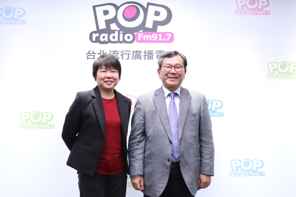地方農會選舉失利後，民進黨內出現派系心結，有人質疑選對會召集人陳明文（圖右）放話，他10日澄清沒有這件事。 圖：POP Radio提供