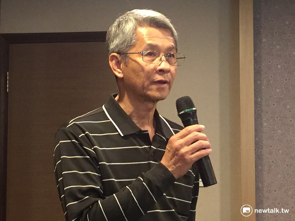 228事件受難者畫家陳澄波孫子-也是陳澄波基金會董事長陳立栢也出現在記者會中，但才要開口，便哽咽而久久說不出話來。他說，他90多歲的老父親，昨天哭了一整天，不是為了陳澄波事件而傷心，而是想到當年張炎憲和他一起做口述，幾乎天天在一起的情景， 圖：羅碧霞/攝