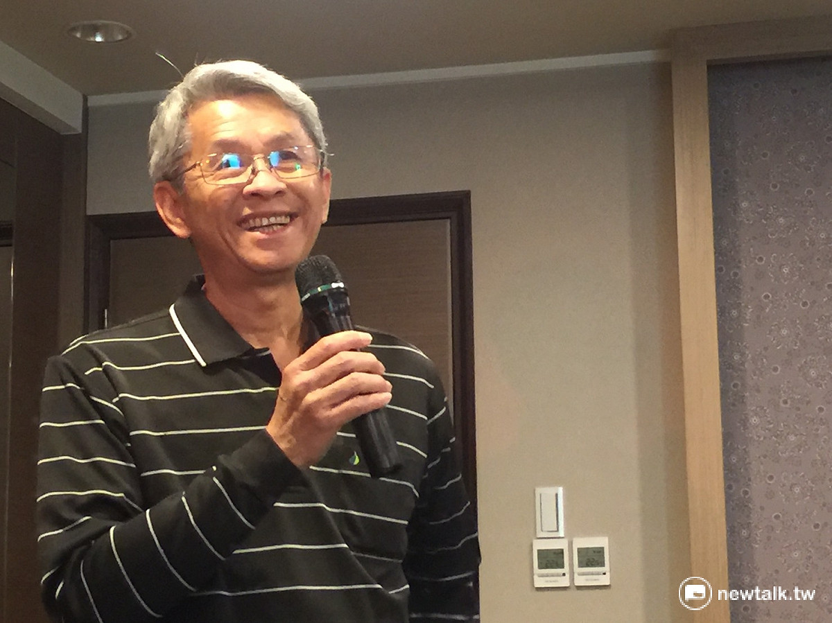 228事件受難者畫家陳澄波孫子-也是陳澄波基金會董事長陳立栢也出現在記者會中，但才要開口，便哽咽而久久說不出話來。他說，他90多歲的老父親，昨天哭了一整天，不是為了陳澄波事件而傷心，而是想到當年張炎憲和他一起做口述，幾乎天天在一起的情景， 圖：羅碧霞/攝