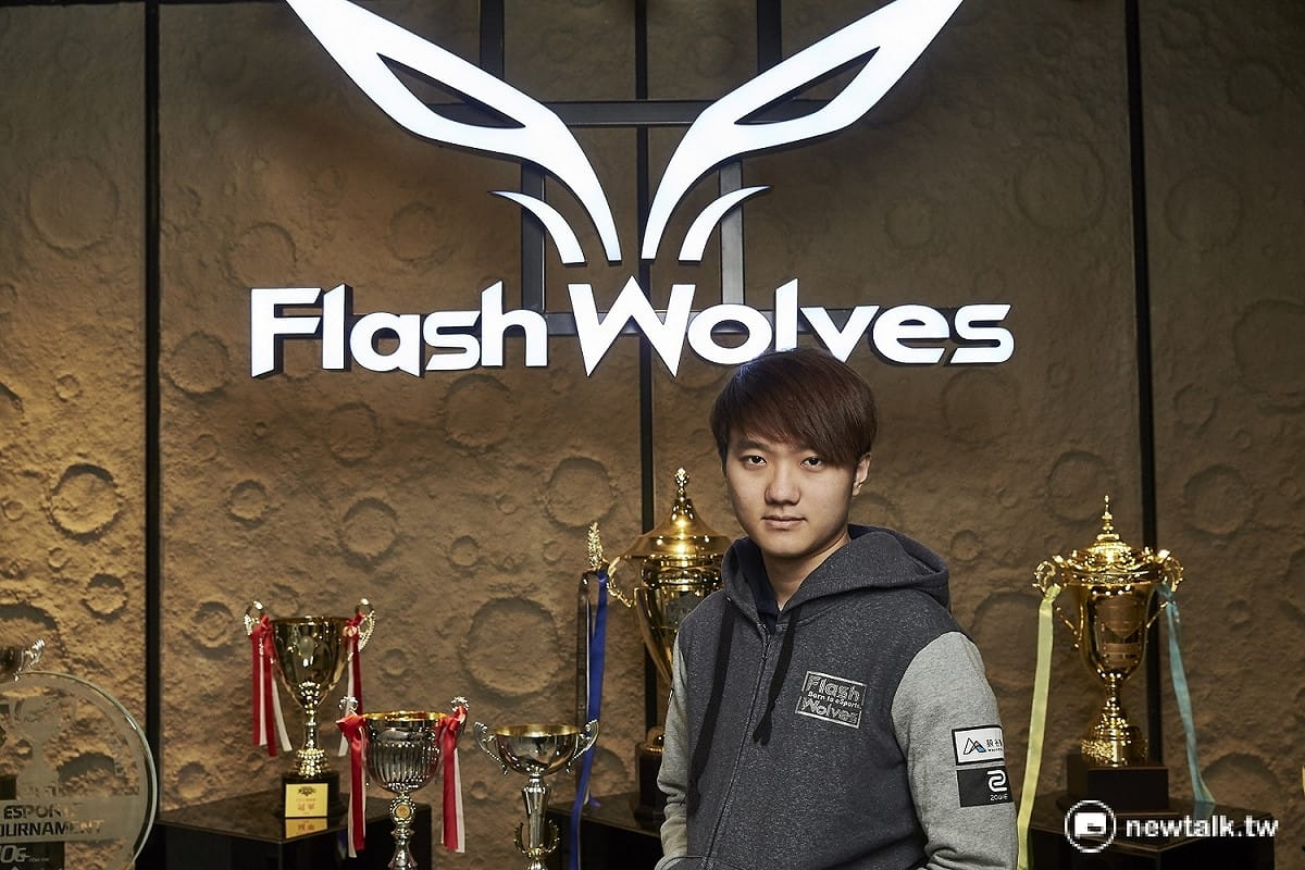 FW的輔助選手SwordArT是整個隊伍的戰術佈局者，和打野Karsa同為遊戲中的主要指揮，他冷靜沉穩的判斷能力成為隊伍勝利的關鍵。 攝影：石吉弘攝