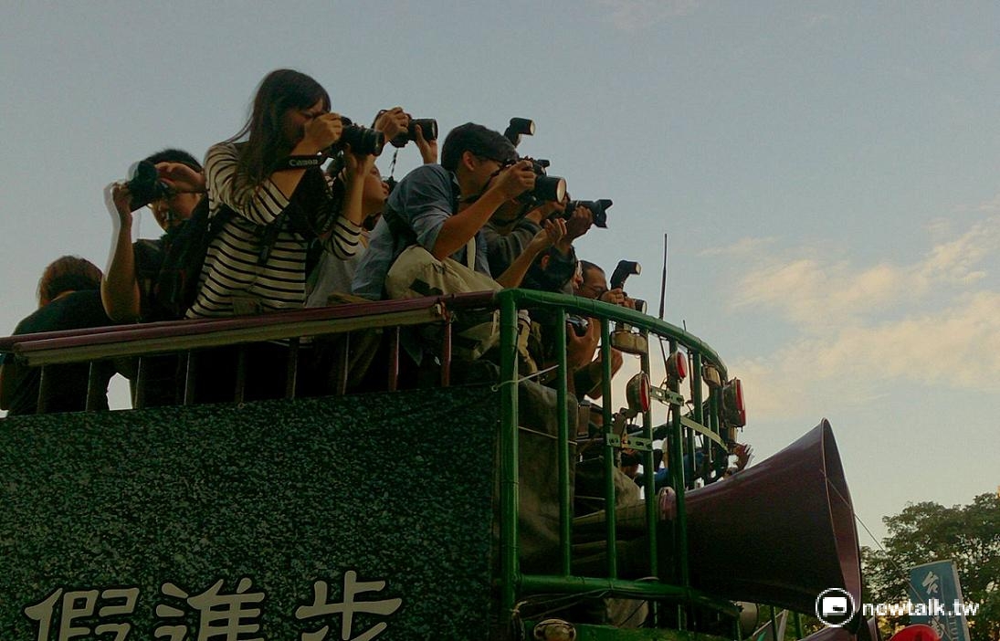 有立委指出假新聞氾濫，要求立法規範。「台灣媒體觀察教育基金會」則表示，應該正本清源，培養全民媒體素養。 李蘇竣/攝