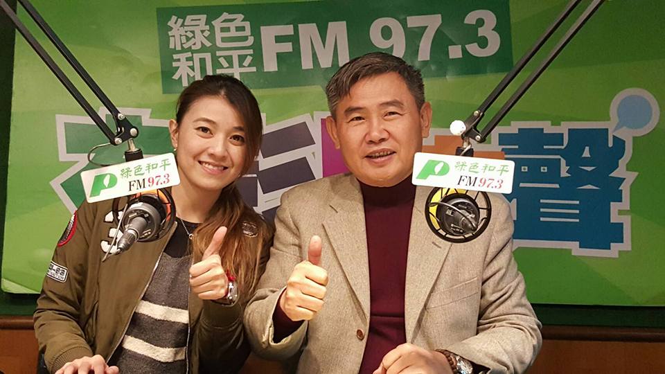 民主進步黨副秘書長李俊毅（右）15日表示，將辭去副祕書長一職，專心投入台南市長黨內初選。  圖：翻攝自李俊毅臉書。