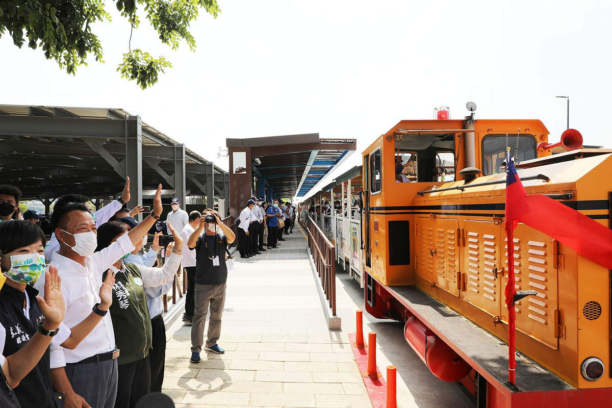 蒜頭糖廠五分車延駛至嘉義高鐵站，今天通車。 圖：嘉義縣政府/提供