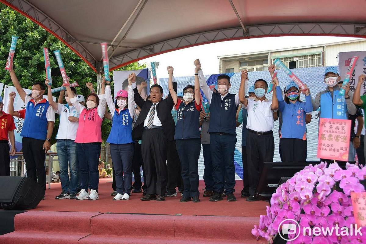 吳禹寰舉行競選總部成立大會，台南市議長郭信良率朝野議員到場力挺。 圖：黃博郎／攝