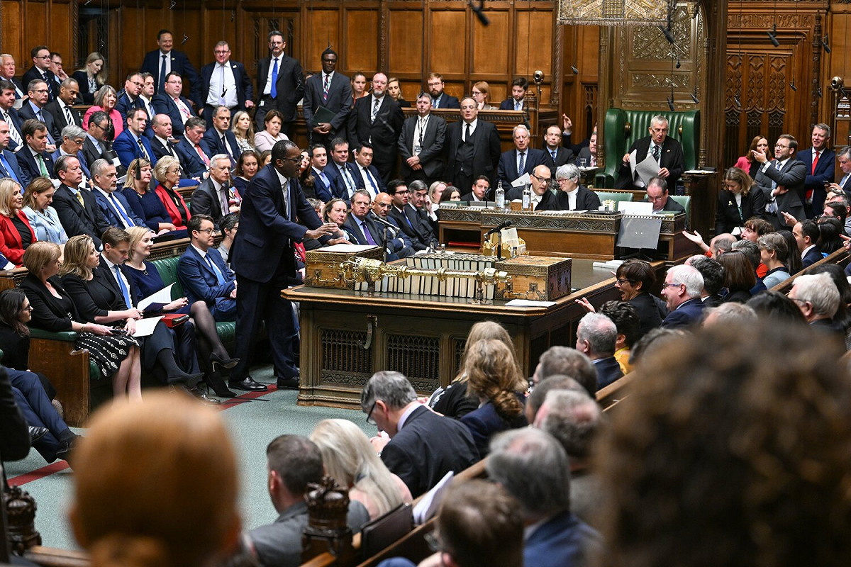 英國下議院，圖中發言的為英國財政大臣夸騰（Kwasi Kwarteng）。 圖：翻攝自英下議院推特（資料照）