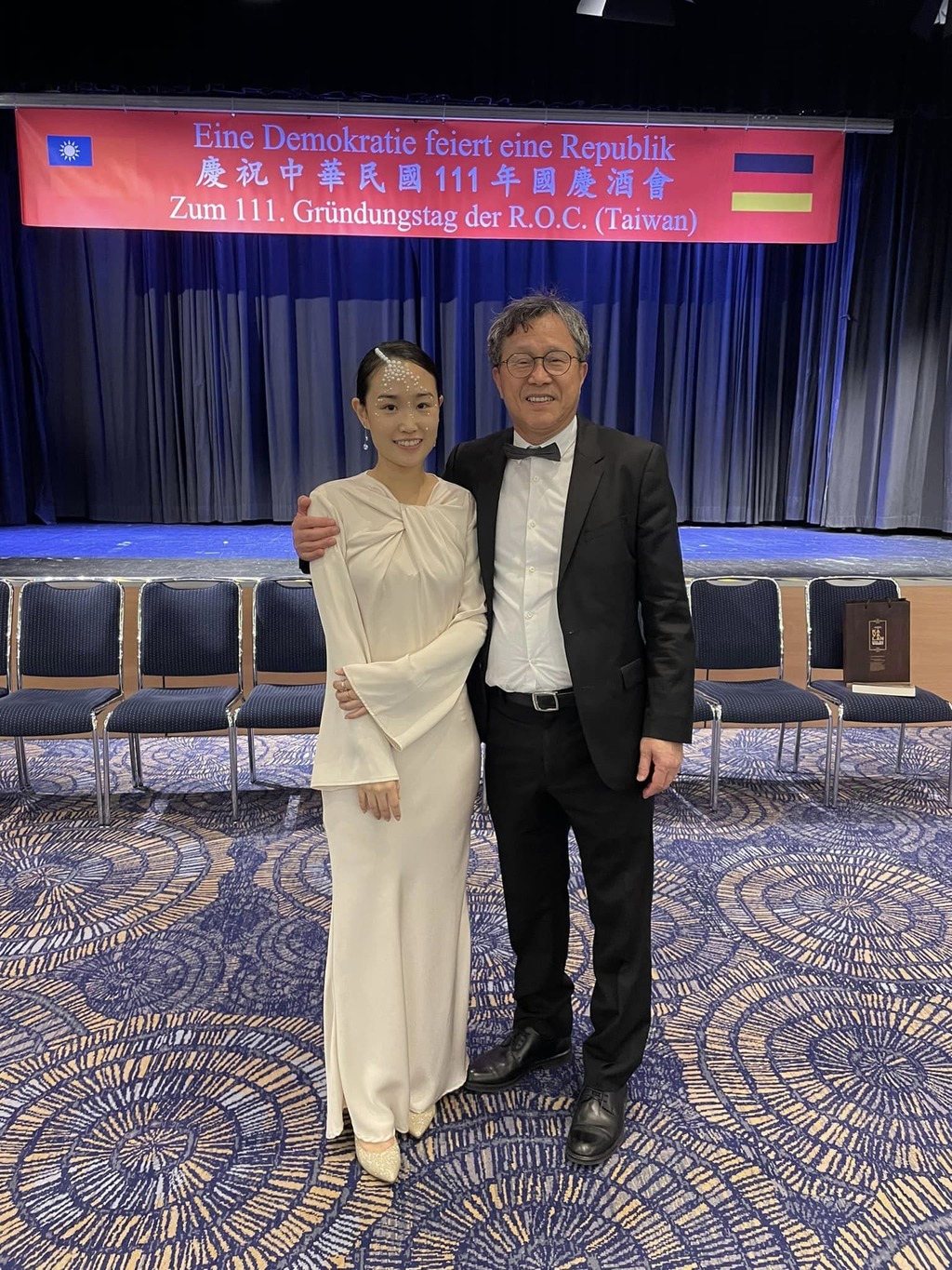 駐德代表謝志偉和女兒謝佳音。 圖：取自謝志偉臉書