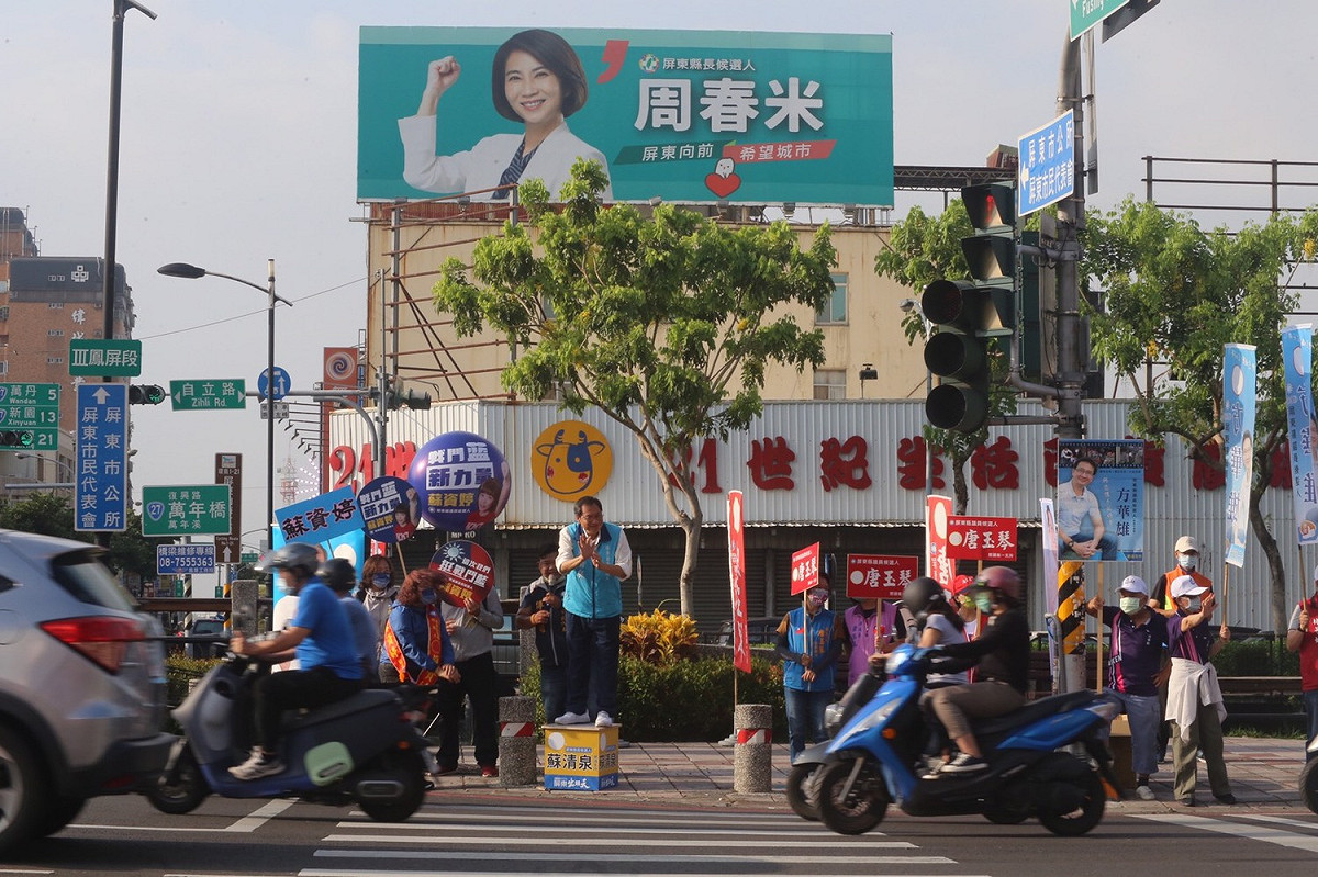 蘇清泉團隊特別挑在春米看板前展開街頭宣講。 圖：蘇清泉競總提供