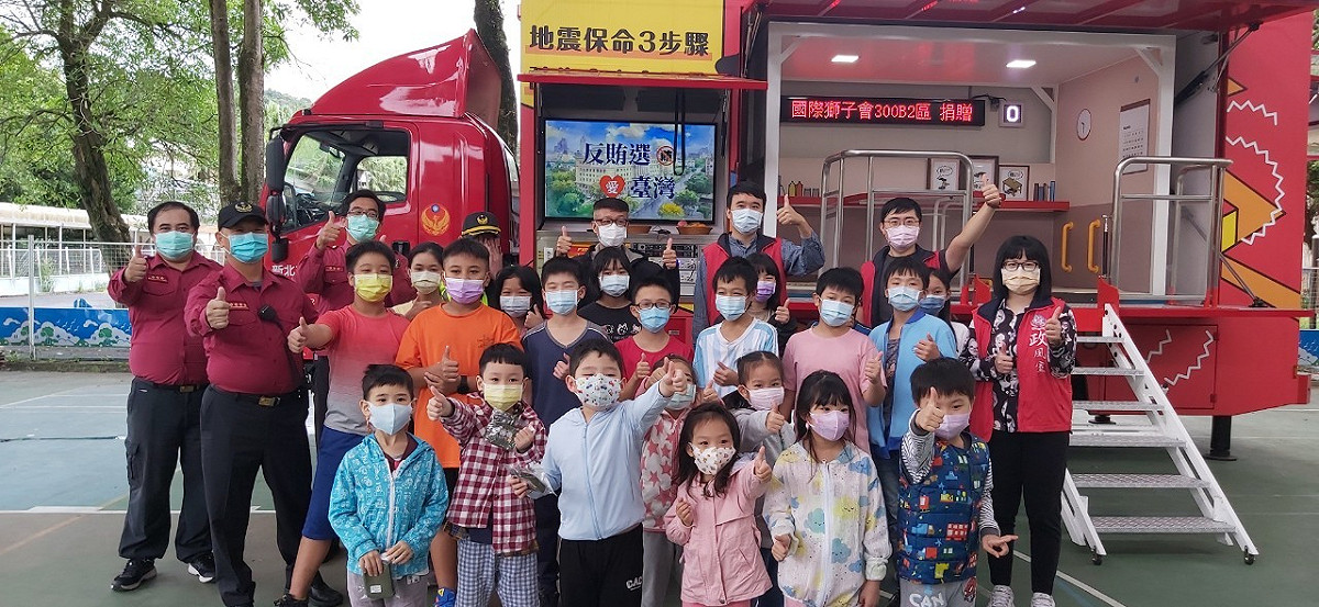 消防局今(11)日前往瑞芳區吉慶國民小學辦理校園消防廉政宣導。 圖：新北市消防局提供