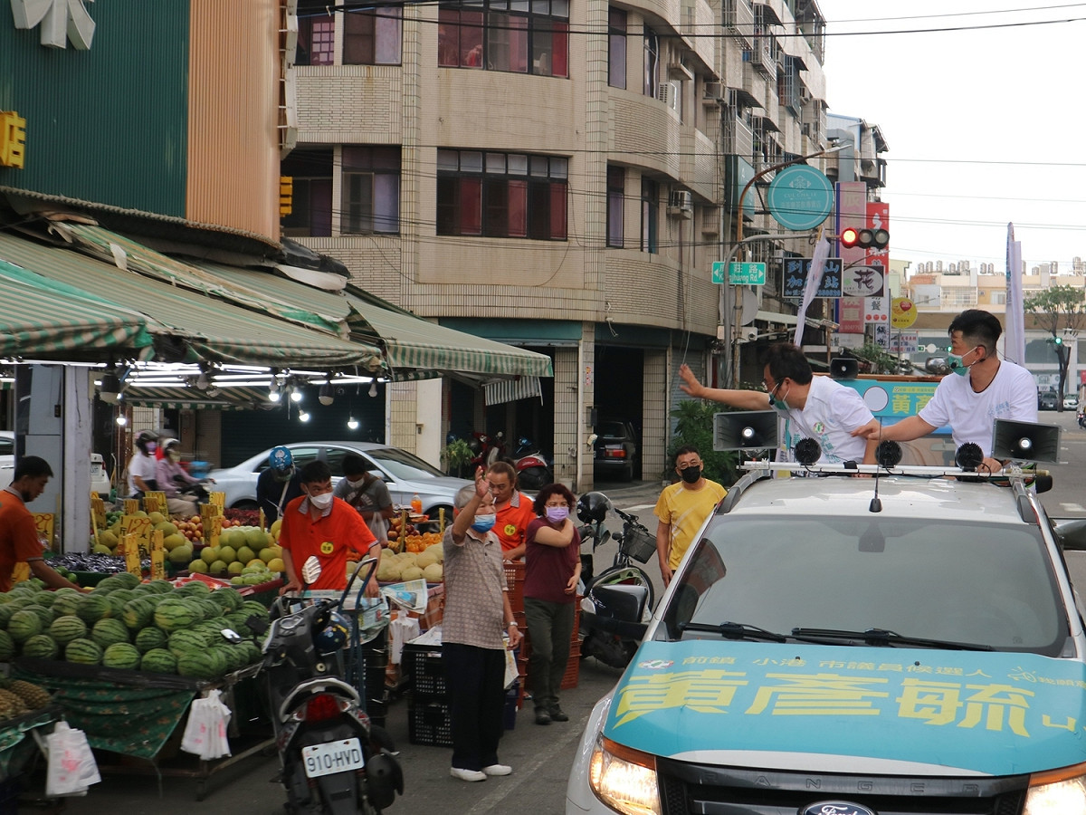 掃街受到郷親熱烈歡迎。 圖：黃彥毓提供