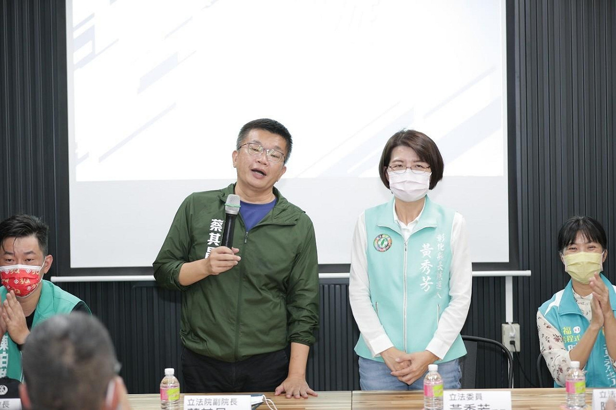 台中市長候選人蔡其昌聲勢漸起，也可拉抬黃秀芳的氣勢。 黃秀芳競選總部/提供