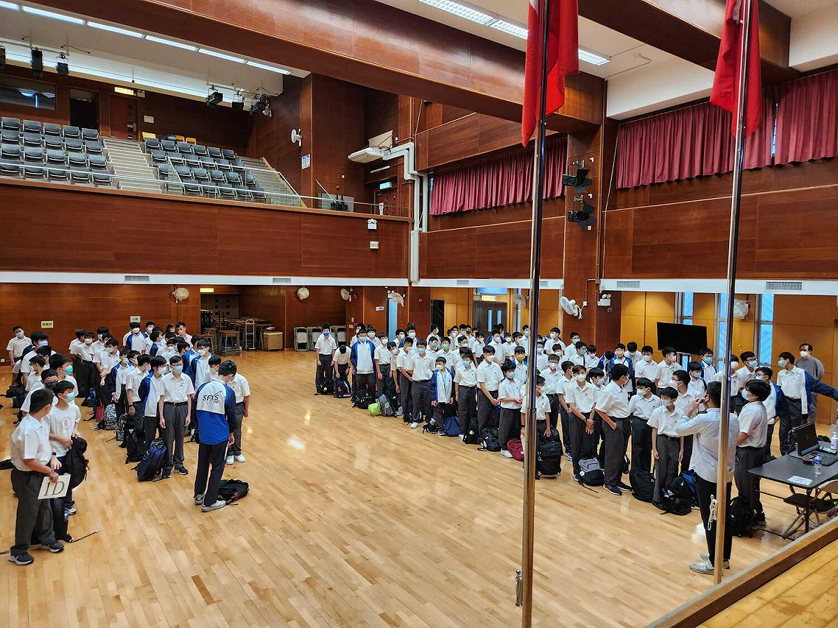 香港荃灣聖芳濟中學升旗典禮。 圖：翻攝自臉書（資料照）