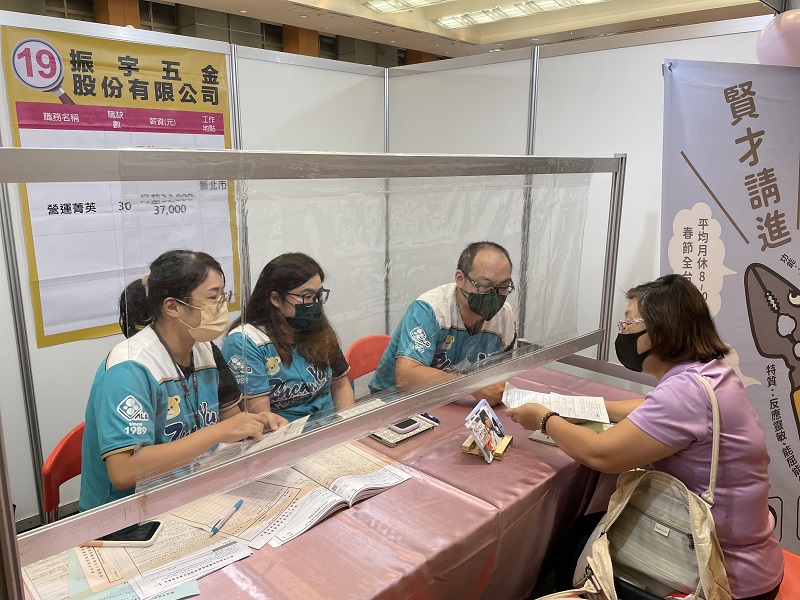 新北持續辦理「週週有徵才」活動，協助民眾順利求職。 圖：新北市勞工局提供