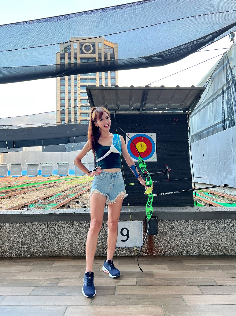 翁滋蔓至三重運動中心射箭場自主訓練。 圖：漫橘國際事業有限公司提供