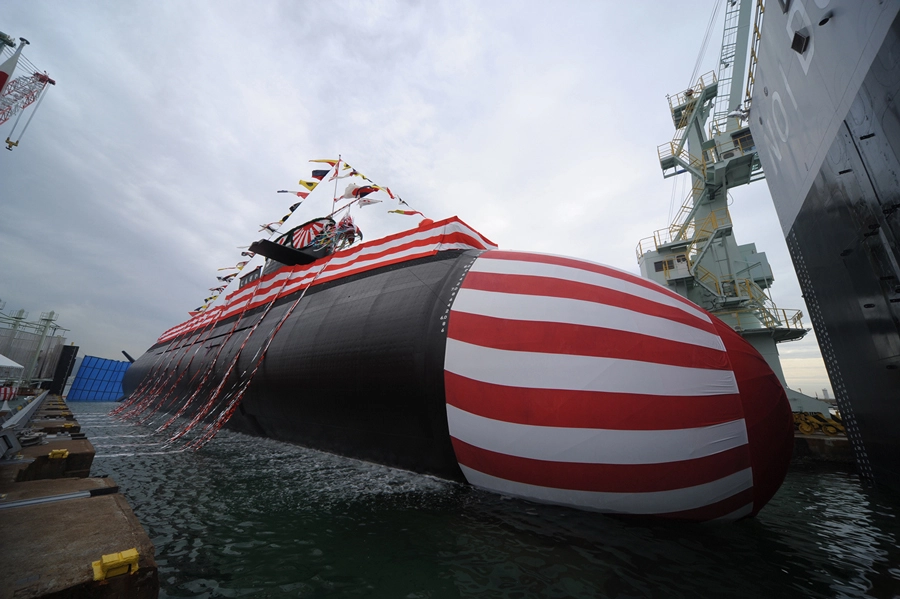 日本三菱重工承造「大鯨級」潛艦3號艦，12日命名「迅鯨號(じんげい，SS-515)」，並舉行下水儀式。 圖：翻攝三菱重工官網