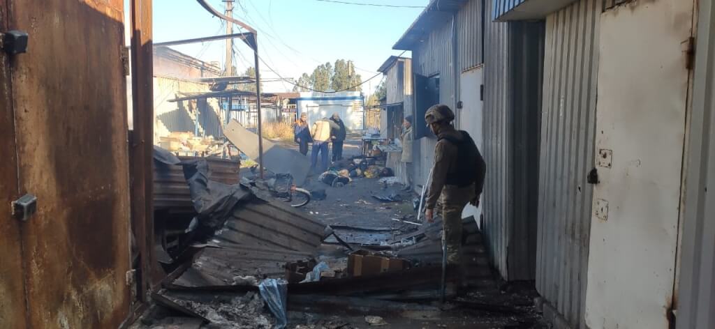 烏克蘭一處市場12日遭到俄軍砲擊，造成至少7人死亡，另外有8人受傷。 圖：翻攝基里連科臉書