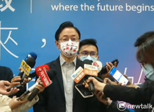 張善政表示，上任後將成立全台第一、六都唯一的「婦幼局」，打造桃園成為台灣婦女和孩童最友善城市。 圖：林昀真／攝