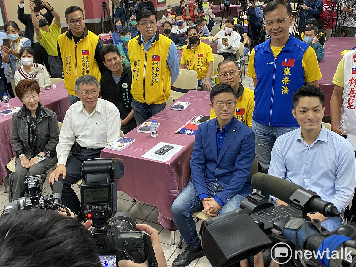 國民黨前主席洪秀柱（前排左起）、台北市長柯文哲、新黨台北市議員侯漢廷、國民黨台北市長參選人蔣萬安。 圖：周煊惠 / 攝