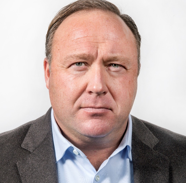 美國知名右翼陰謀論主播亞歷克斯·瓊斯（Alex Jones）。 圖 : 翻攝自維基百科