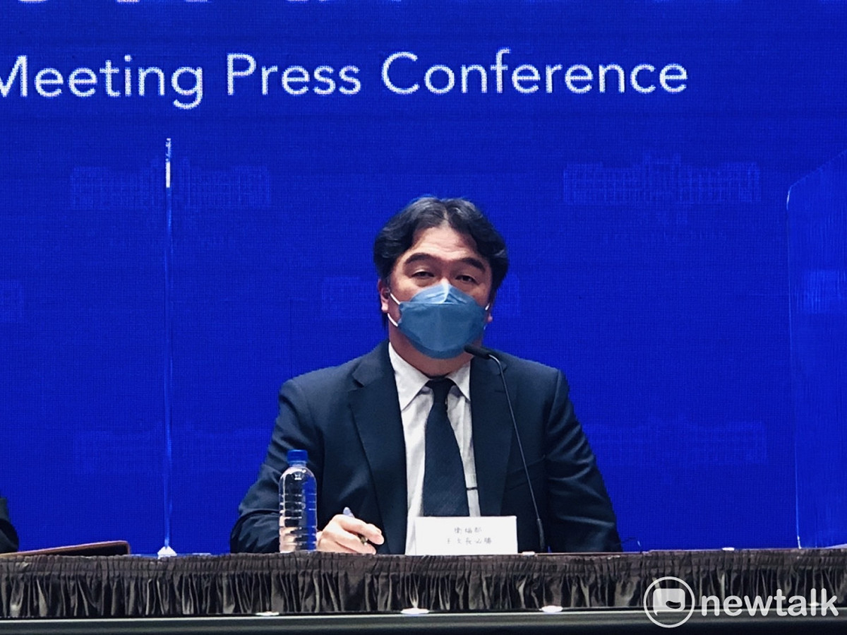 防疫指揮官王必勝在行政院會後記者會表示，因台灣目前已免除隔離，將透過外交部向美方反映，後續再追蹤級別的改列。 圖：謝莉慧/攝