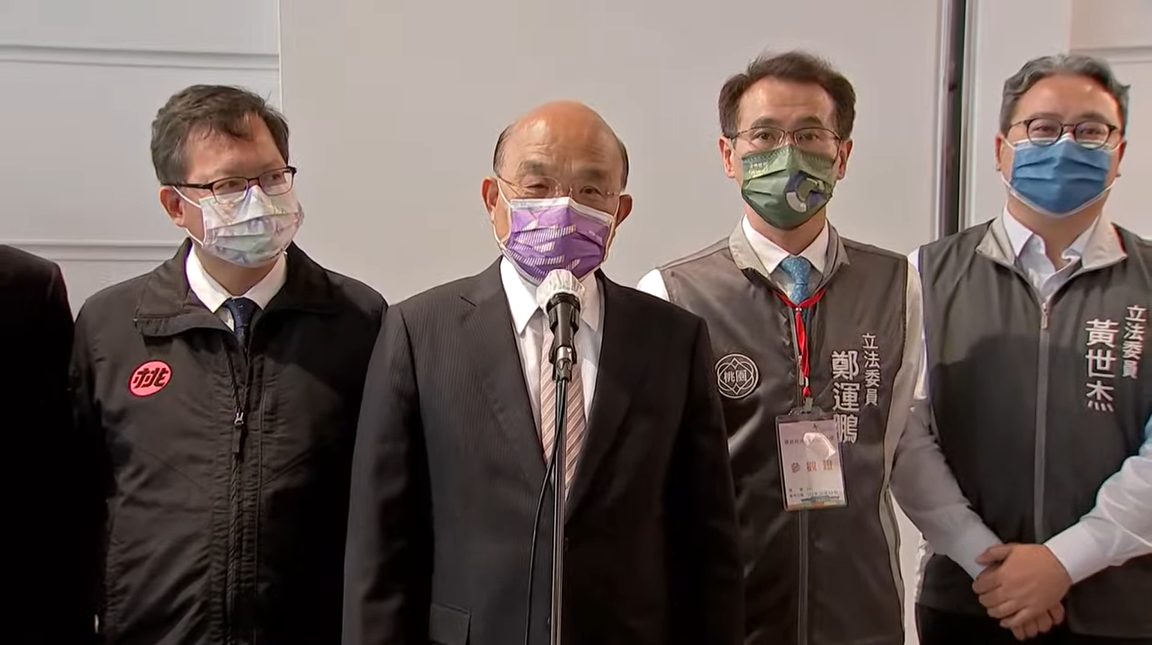 行政院長蘇貞昌今（13）天臨時更改行程，下午跟蔡英文總統一起視察桃園機場前受訪。 圖：擷自直播畫面
