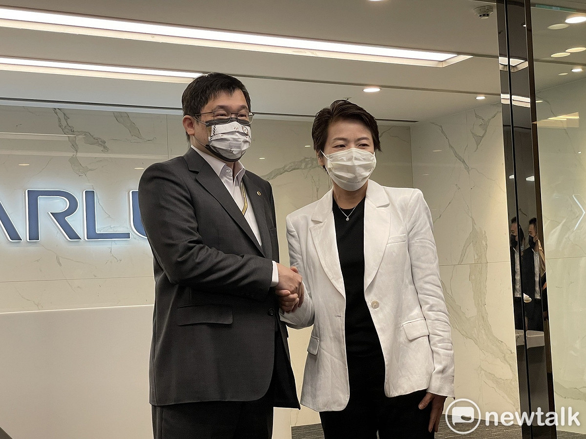 星宇航空董事長張國煒、無黨籍台北市長參選人黃珊珊。 圖：周煊惠 / 攝