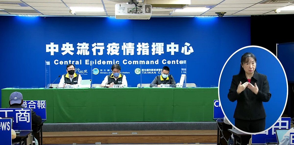 防疫指揮官王必勝表示，邊境解封是回歸正常生活的一大步。 圖：翻攝自中央流行疫情指揮中心記者會
