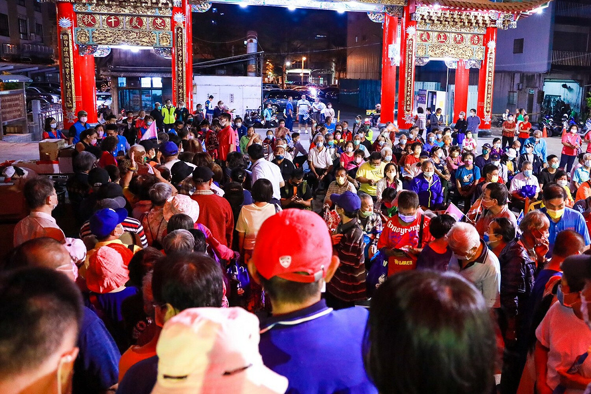 南區醒修宮「鄉親來燕會」問政說明會，現場湧入超過500多位民眾。 林霈涵競選總部/提供