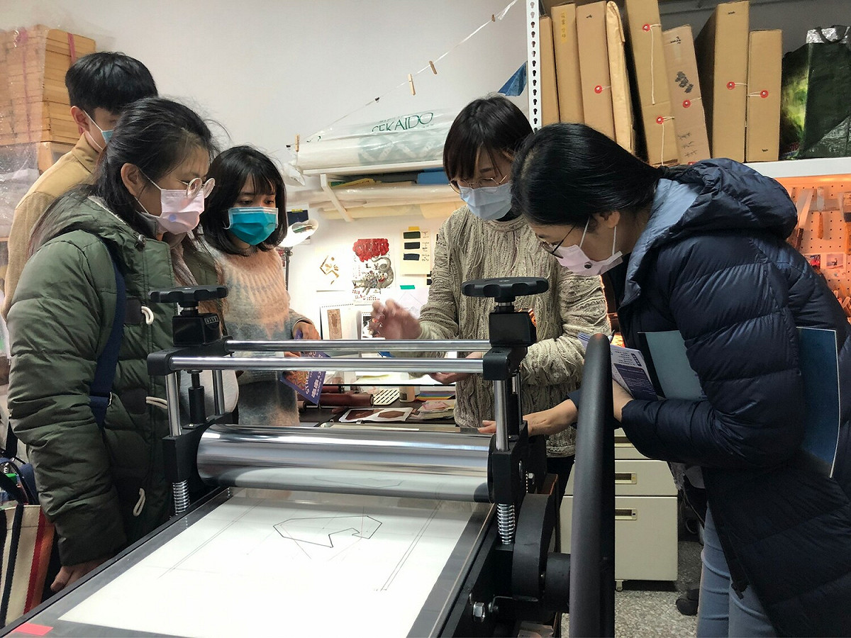 喜愛親近藝術活動的朋友們，歡迎在11月12日進入雕塑、多媒體、設計、繪畫等各領域藝術家們的工作室。 圖：新北市文化局提供