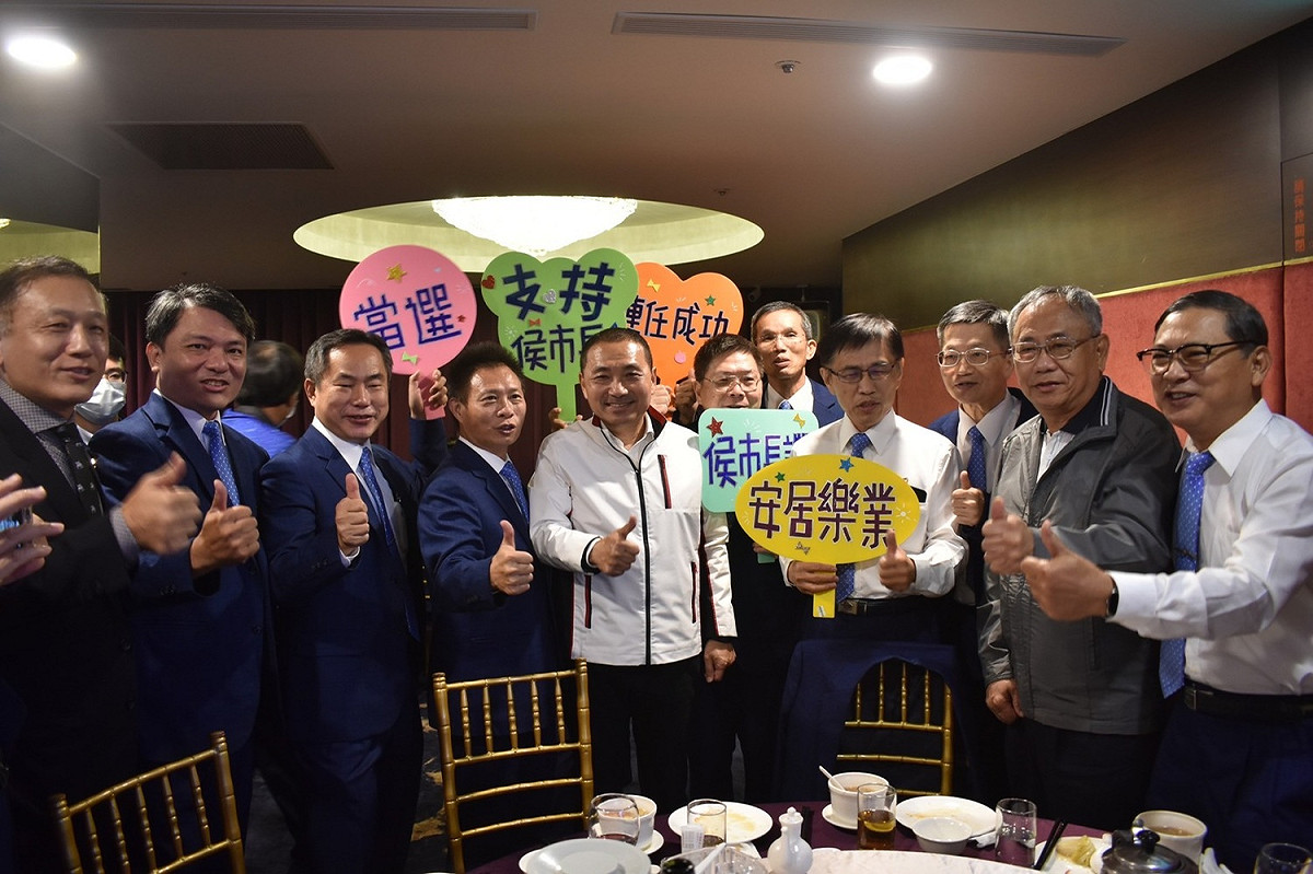今(13)日各大都更公學會共同成立「新北都更專業聯盟」。 圖：侯選辦提供