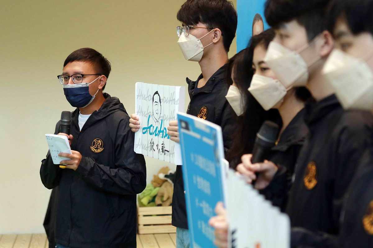 侯選辦發言人陳柏翰將與政治實習生們，深入到新北市的街頭、市場，共同來推動18歲公民權。 圖：侯友宜選辦提供
