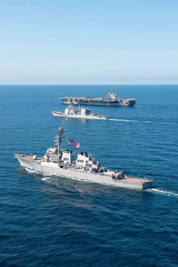 美國航空母艦「雷根號(CVN-76)」率打擊群「班福德號(DDG-65)」、「錢斯勒斯維爾號(CG-62)」在朝鮮半島東部海域巡弋。 圖：翻攝@USPacificFleet推特